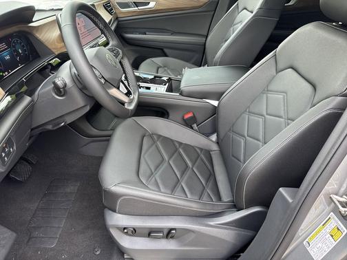 Silver Mist Metallic 2026 Volkswagen Atlas 2.0T SE w/Technology 4MOTION