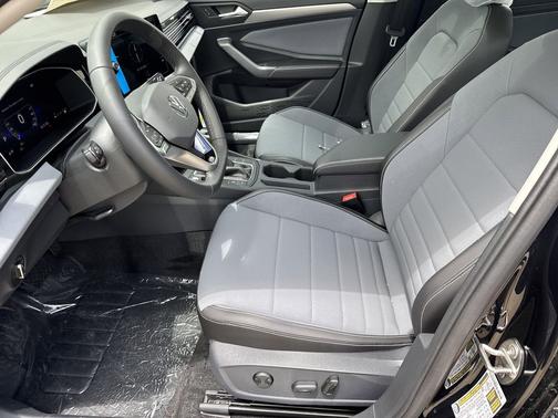 Deep Black Pearl 2026 Volkswagen Jetta 1.4T SE