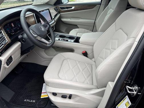 2025 Volkswagen Atlas 2.0T SE