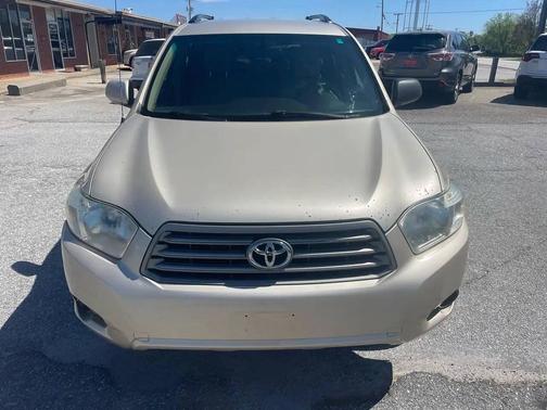 Sandy Beach Metallic 2010 Toyota Highlander SE