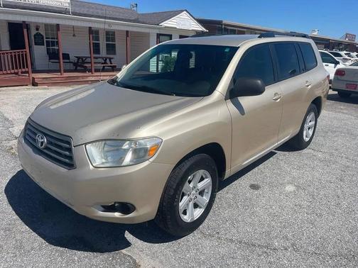 Sandy Beach Metallic 2010 Toyota Highlander SE