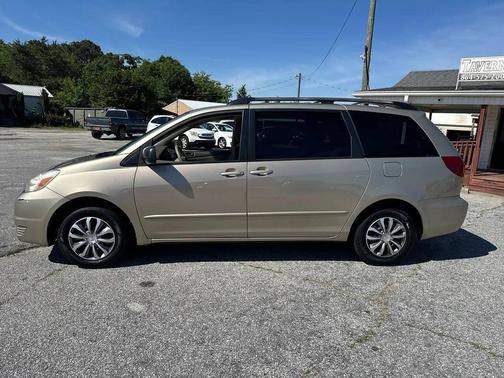Desert Sand Mica 2004 Toyota Sienna LE