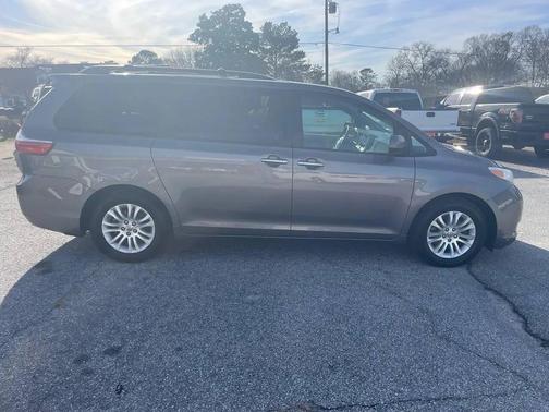 Predawn Gray Mica 2016 Toyota Sienna XLE