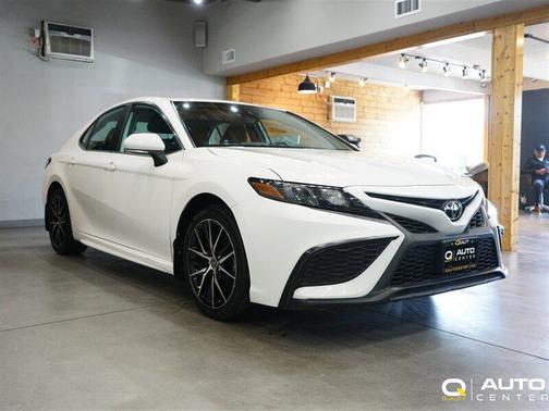 Super White 2022 Toyota Camry SE