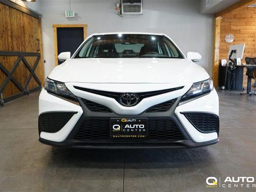 Super White 2022 Toyota Camry SE