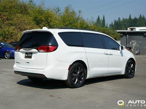 Bright White Clearcoat 2018 Chrysler Pacifica Touring Plus