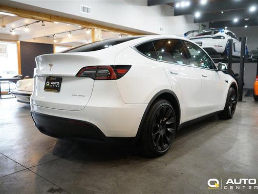 Pearl White Multi-Coat 2022 Tesla Model Y Long Range Dual Motor All-Wheel Drive