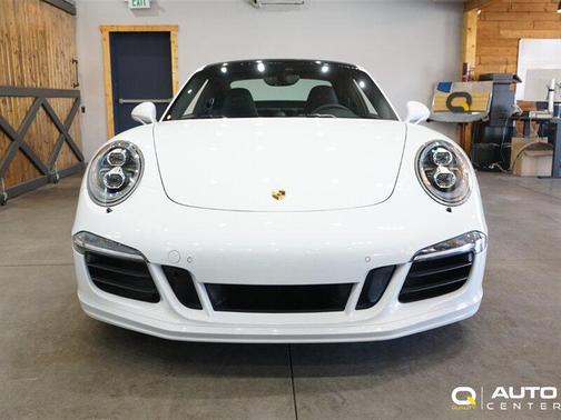 2015 Porsche 911 Carrera 4 GTS