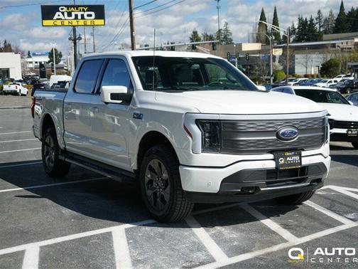 Oxford White 2023 Ford F-150 Lightning LARIAT
