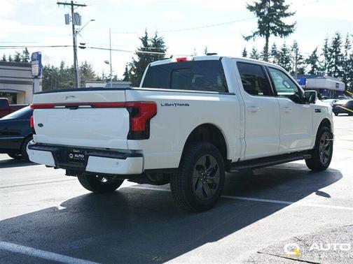 Oxford White 2023 Ford F-150 Lightning LARIAT
