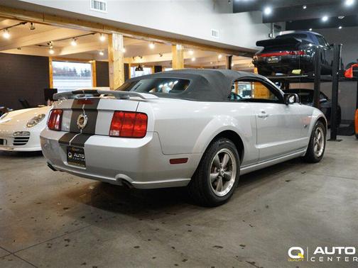 2005 Ford Mustang GT Premium