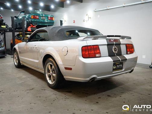 2005 Ford Mustang GT Premium