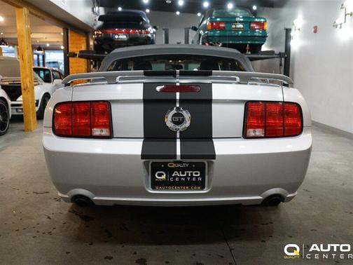 2005 Ford Mustang GT Premium