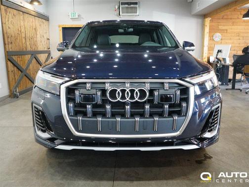 Waitomo Blue Metallic 2025 Audi Q7 55 Premium Plus