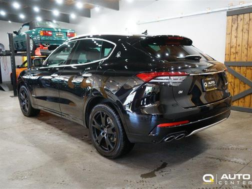 Nero 2021 Maserati Levante Base