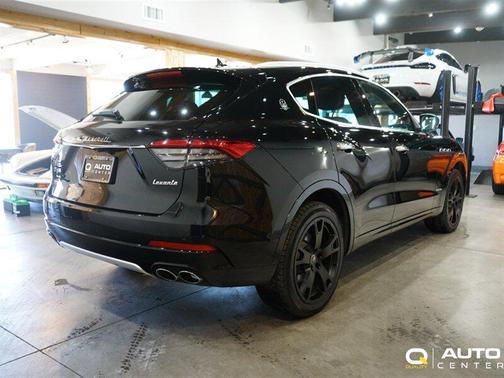 Nero 2021 Maserati Levante Base