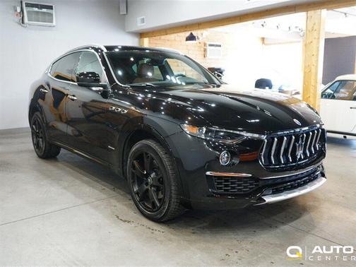 Nero 2021 Maserati Levante Base