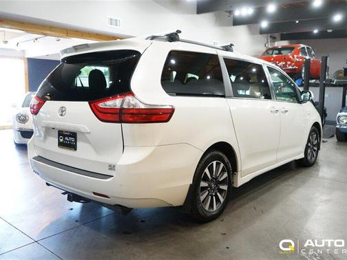 2019 Toyota Sienna XLE Premium