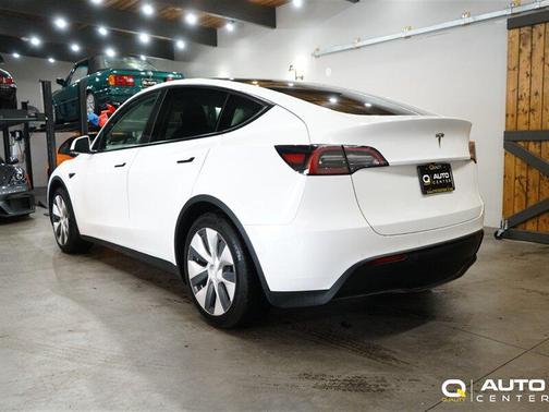 2021 Tesla Model Y Standard Range Rear-Wheel Drive