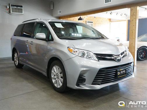 2018 Toyota Sienna LE