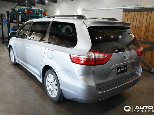 2018 Toyota Sienna LE