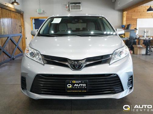 2018 Toyota Sienna LE