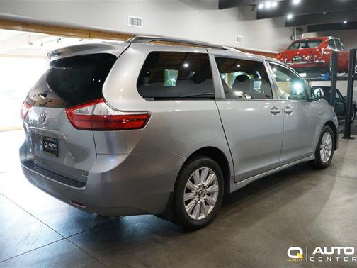 2018 Toyota Sienna LE