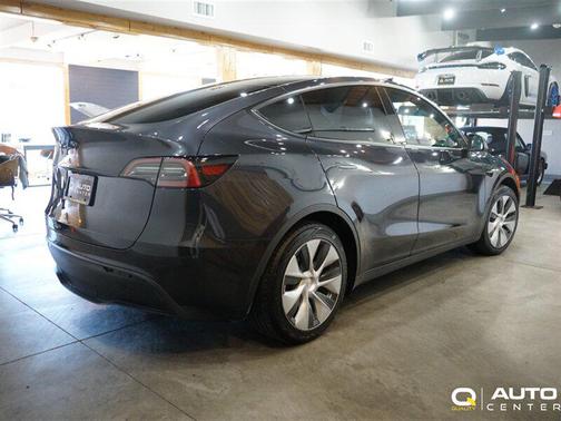 2024 Tesla Model Y Long Range Single Motor Rear-Wheel Drive
