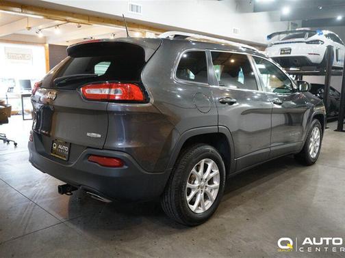 Granite Crystal Metallic 2016 Jeep Cherokee Latitude