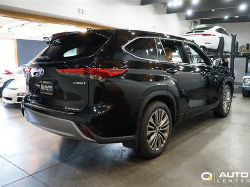 2021 Toyota Highlander Hybrid Platinum