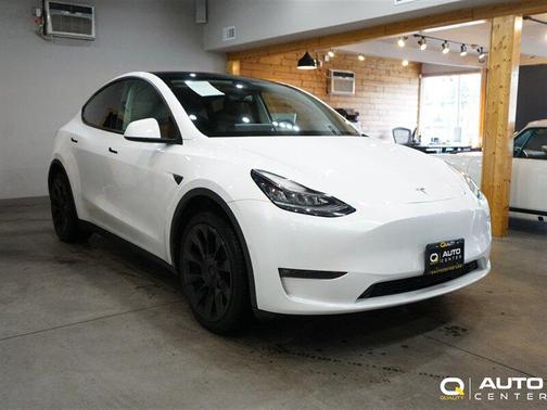 Pearl White Multi-Coat 2021 Tesla Model Y Standard Range Rear-Wheel Drive