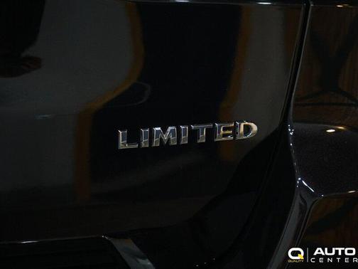 Diamond Black Crystal Pearl 2021 Jeep Grand Cherokee Limited