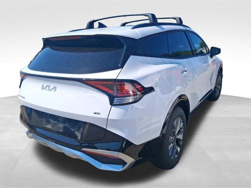 Glacial White Pearl 2023 Kia Sportage SX