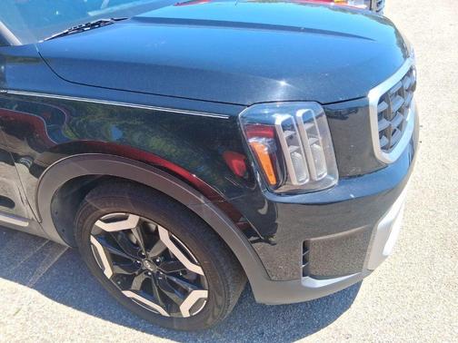 Ebony Black 2023 Kia Telluride S