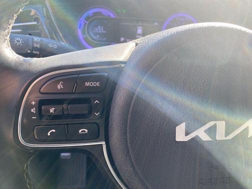 2022 Kia Niro LXS