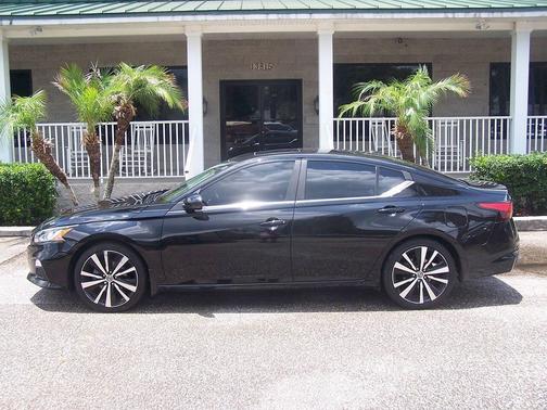 Super Black 2020 Nissan Altima SR FWD