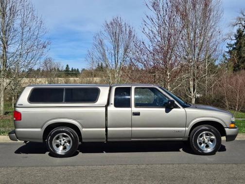 2003 Chevrolet S-10 Base