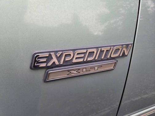 Green 1998 Ford Expedition XLT 4WD