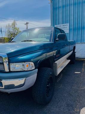 Emerald Green Pearl Coat 1998 Dodge Ram 2500 Base