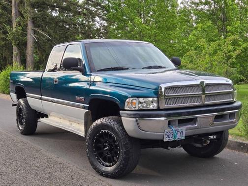 Emerald Green Pearl Coat 1998 Dodge Ram 2500 Base