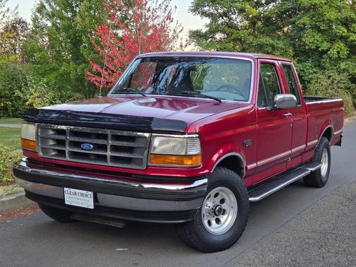 Burgundy 1995 Ford F-150 XLT