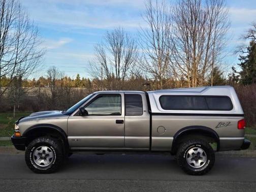 2000 Chevrolet S-10 Base