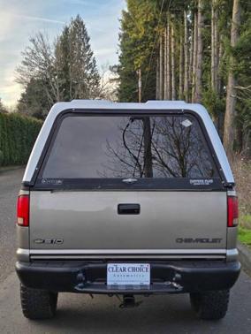 2000 Chevrolet S-10 Base