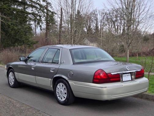 Gray 2004 Mercury Grand Marquis GS