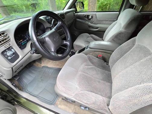 Medium Sage Green Metallic 2001 Chevrolet Blazer LT
