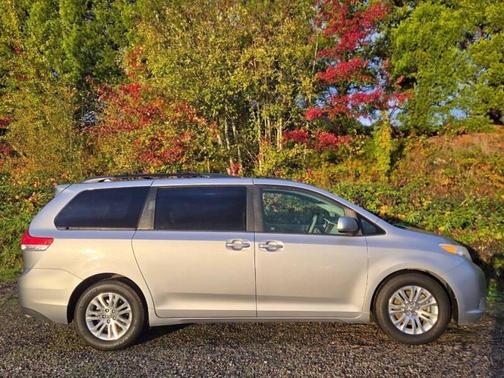 2012 Toyota Sienna XLE