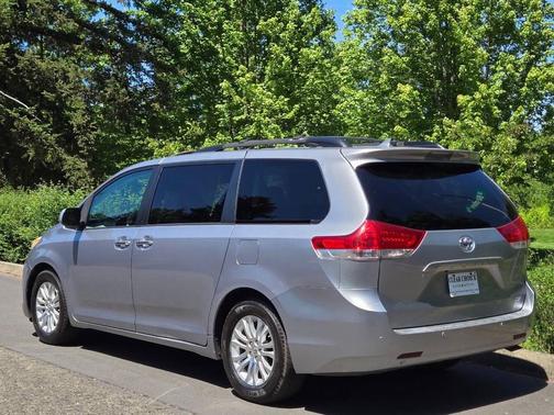 Charcoal 2012 Toyota Sienna XLE