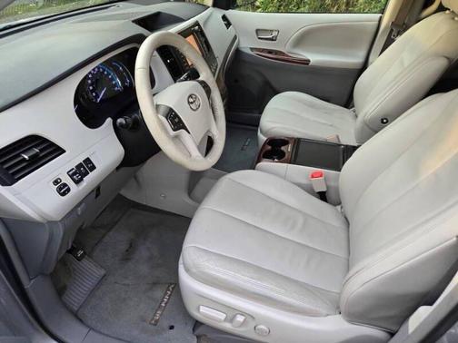 2012 Toyota Sienna XLE
