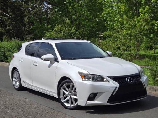White 2015 Lexus CT 200h Base 4dr Hatchback