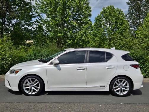 White 2015 Lexus CT 200h Base 4dr Hatchback